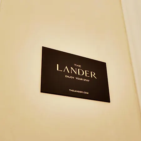 Thelander - Serviced In Louvre Apartment